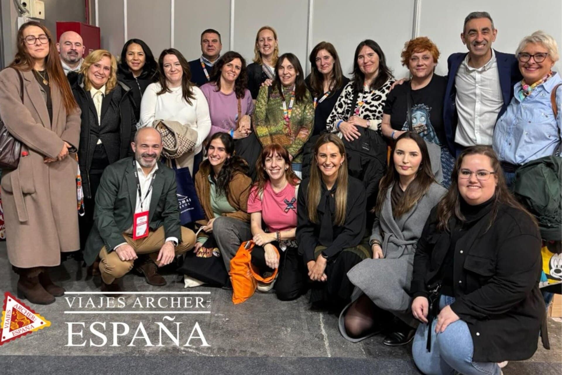 Viajes Archer España grupo de viajeros en una reunión.